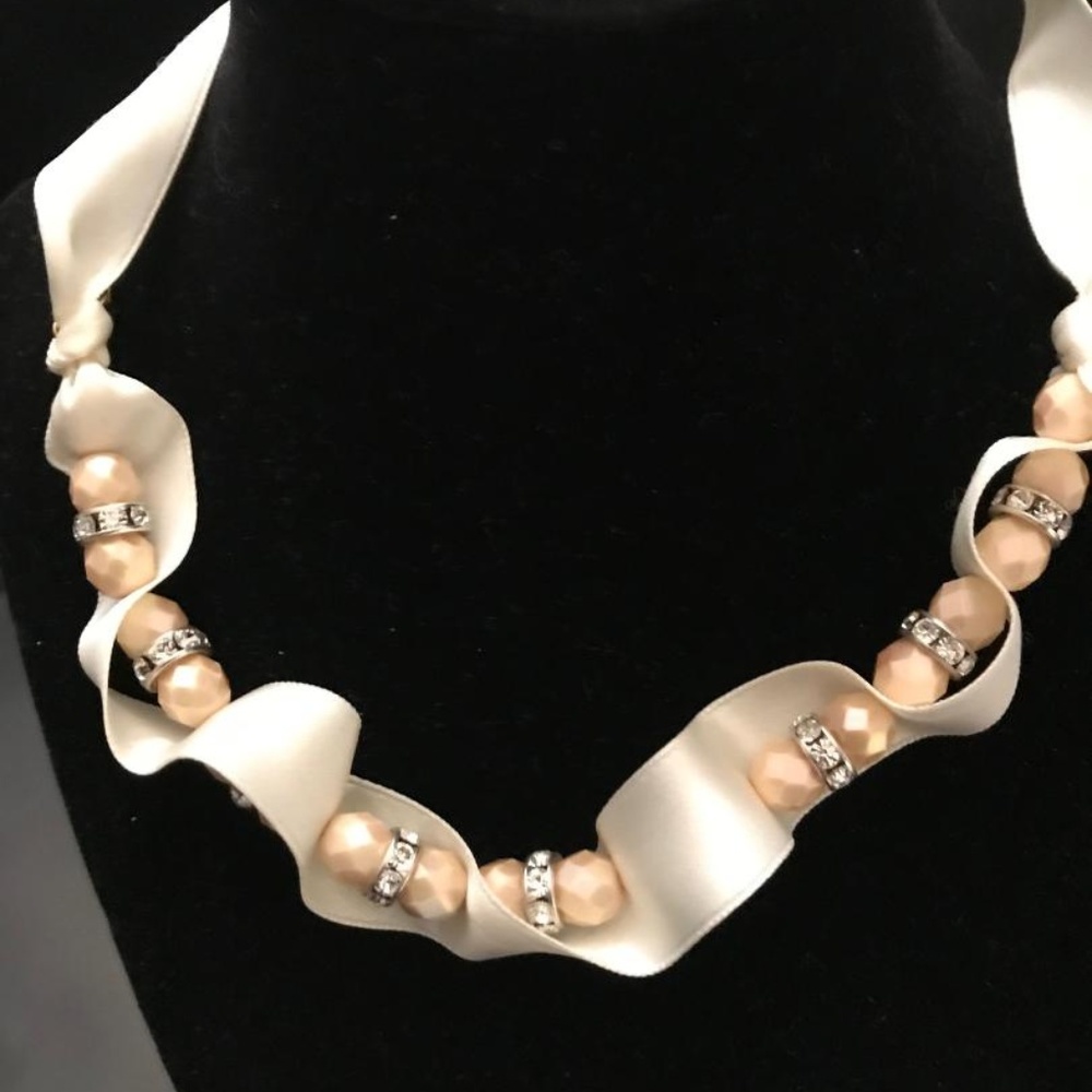 KATA BANKO COUTURE - BEADED NECKLACE